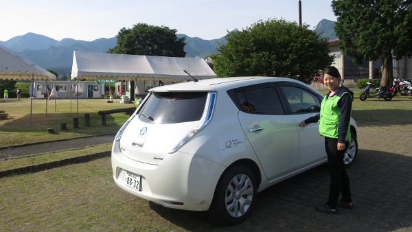 事業活動の様子と車両(使用しているスタッフ） ©GNJ