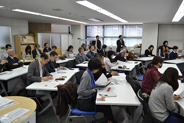 海外メディア6ヶ国11社が参加した第7回メディア懇談会。「あれから8年、福島のいまとこれから ～国内避難の教訓を世界へ～」。8媒体に福島に関する記事が掲載された（2019年2月）©JPF