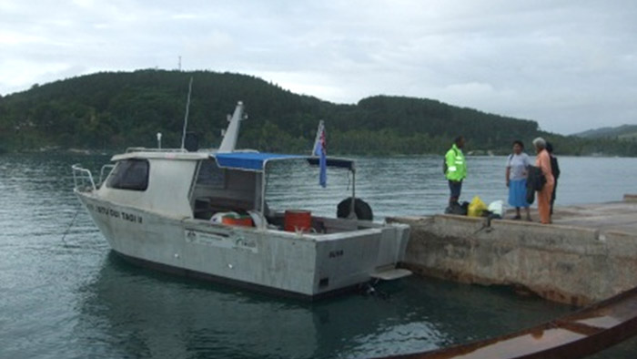 島間移動のための保健省保有の巡回船