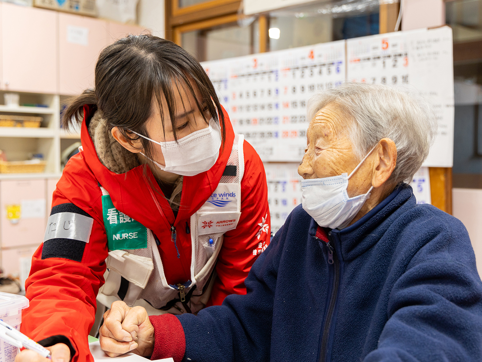 避難所で看護師が健康相談を実施 ©ピースウィンズ・ジャパン
