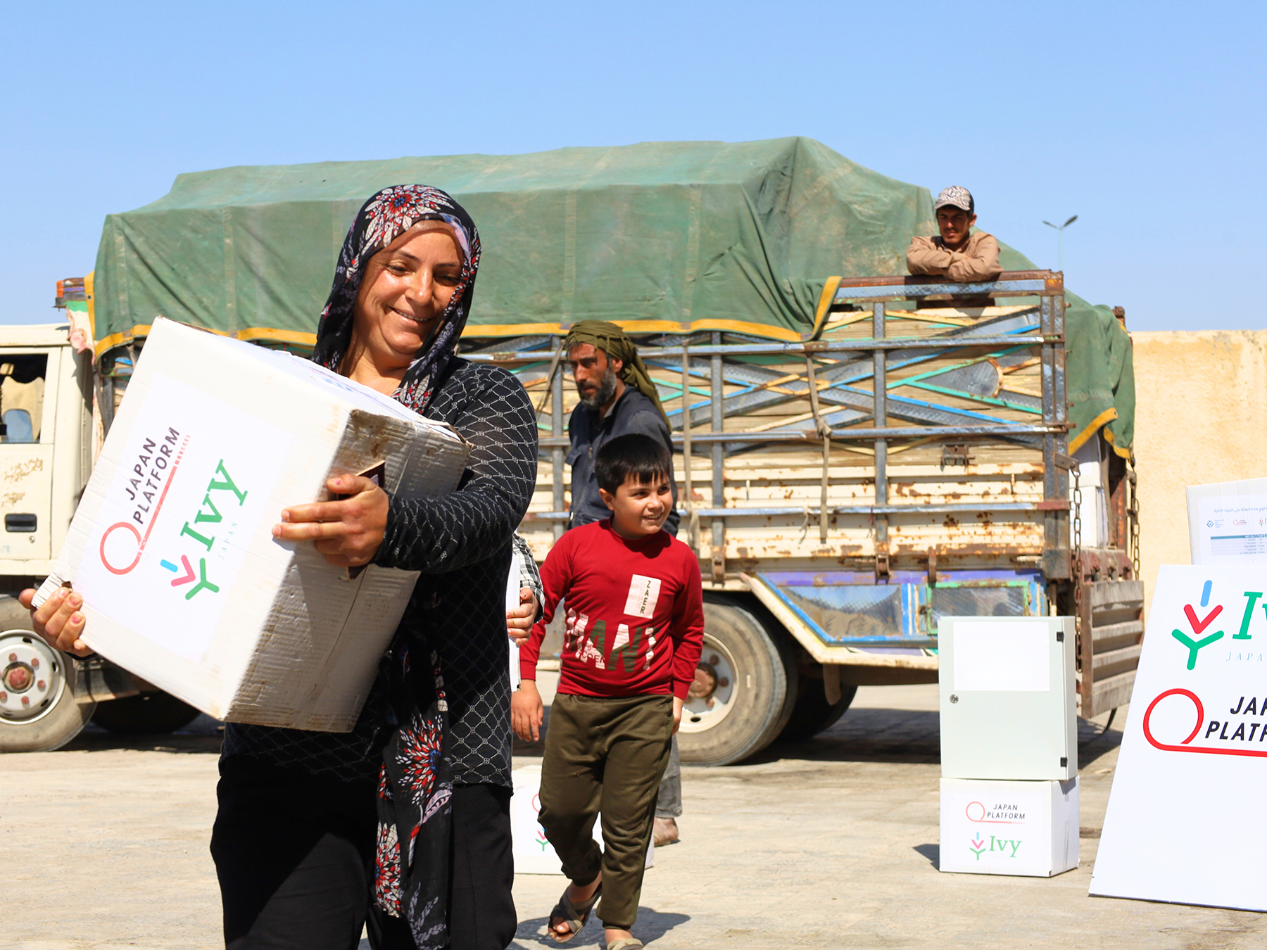 食料バスケット配布時の様子