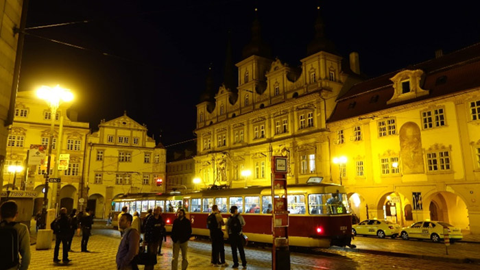 プラハ城下のマラーストラナ広場
