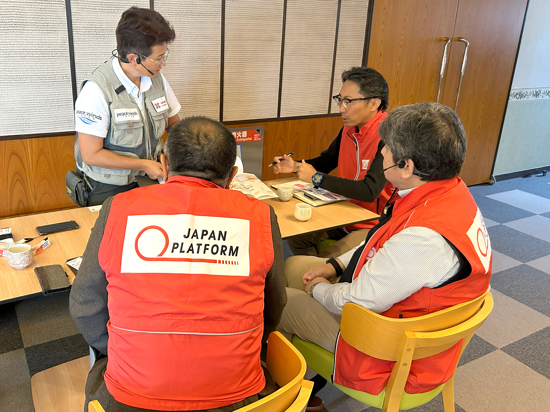 PWJの橋本さんに現況を伺うJPFスタッフ／石川県珠洲市／2025.10.21 &copy;JPF