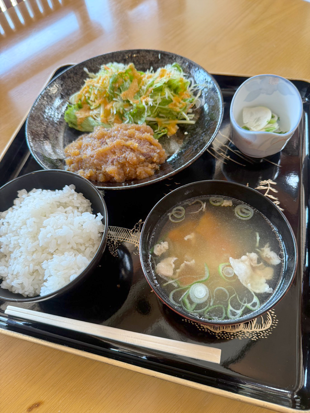 美味しいと評判の「ちょっこりカフェ『なごみ』」のメニューは、地元の料理好きのスタッフが中心に考案してすべて手作り ©PARCIC