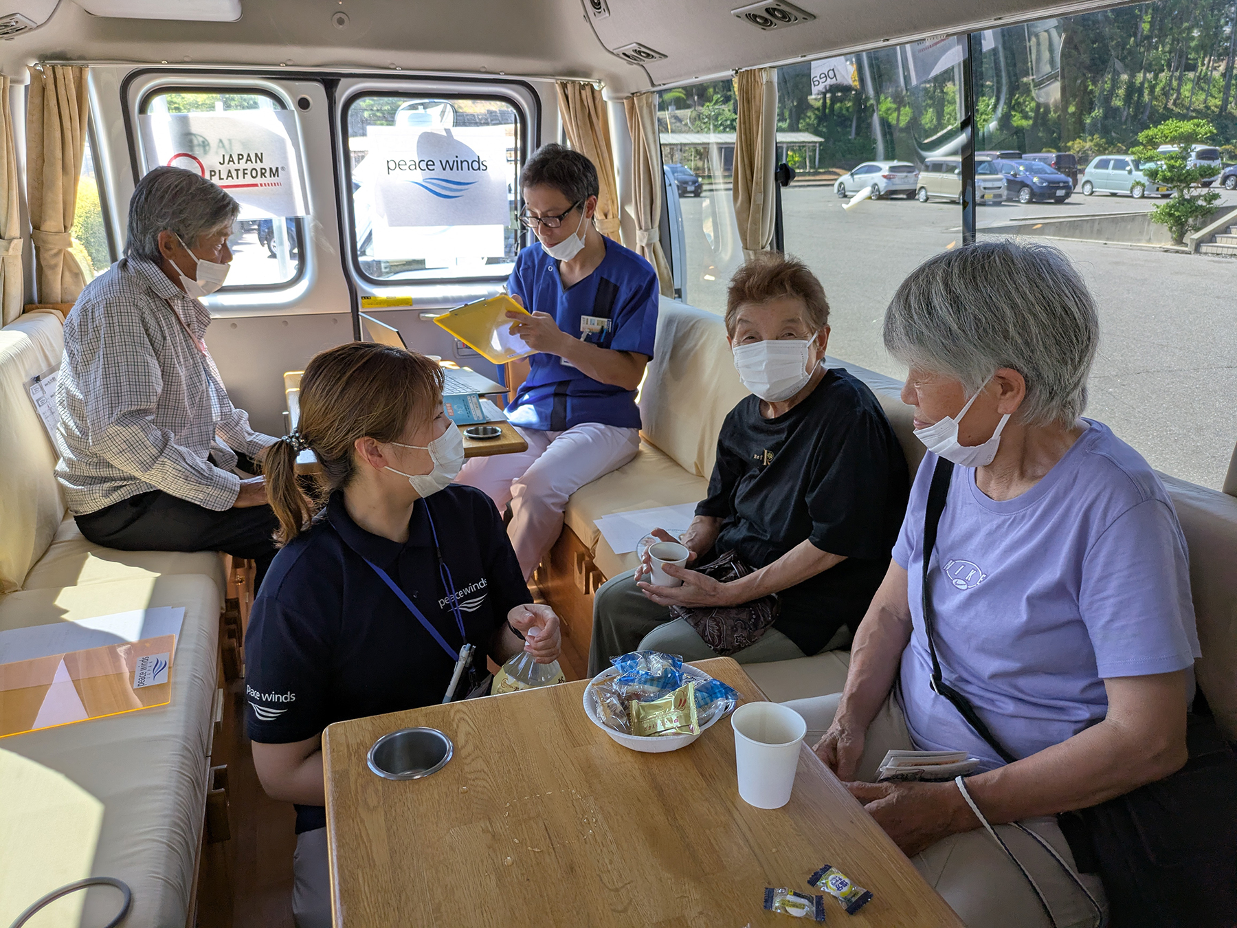バスでの健康相談会／石川県珠洲市 &copy;ピースウィンズ・ジャパン