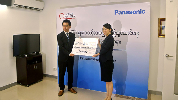 Panasonic Asia Pacific Pte. Ltd.様より支援金をご寄付いただきました。現地での贈呈式