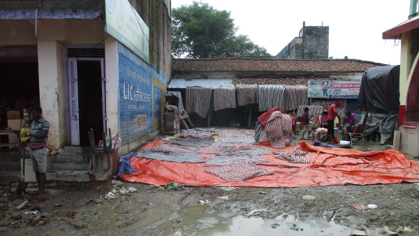 洪水の被害を受けた街(ネパールRautahat郡) ©ADRA