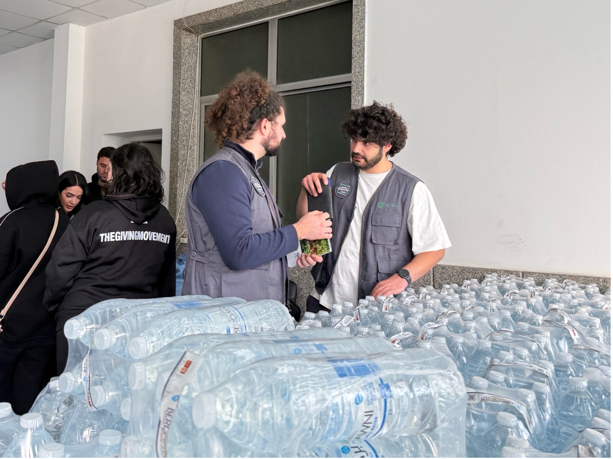 安全な飲み水の配付 ベイルート郊外