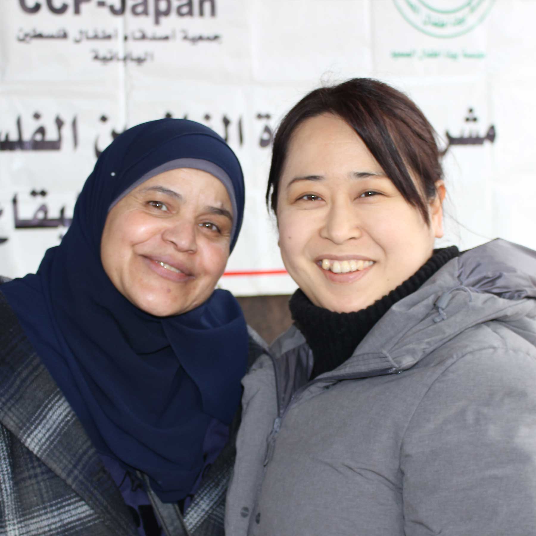 提携団体スタッフと田浦さん（右） ©CCP