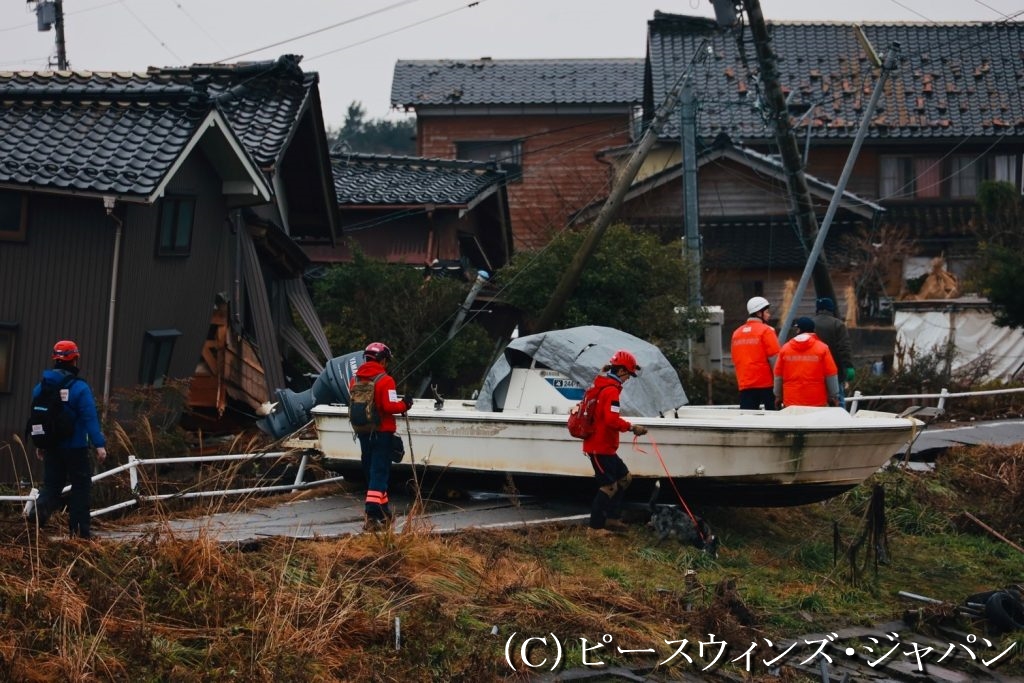 捜索・救助活動_珠洲市_緊急初動調査_2024年1月3日 ©ピースウィンズ