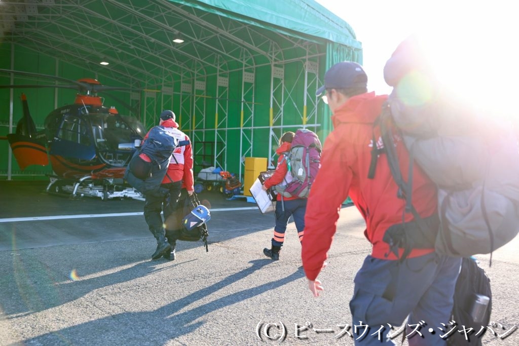 被災地域へ向かう_緊急初動調査_2024年1月2日 ©ピースウィンズ