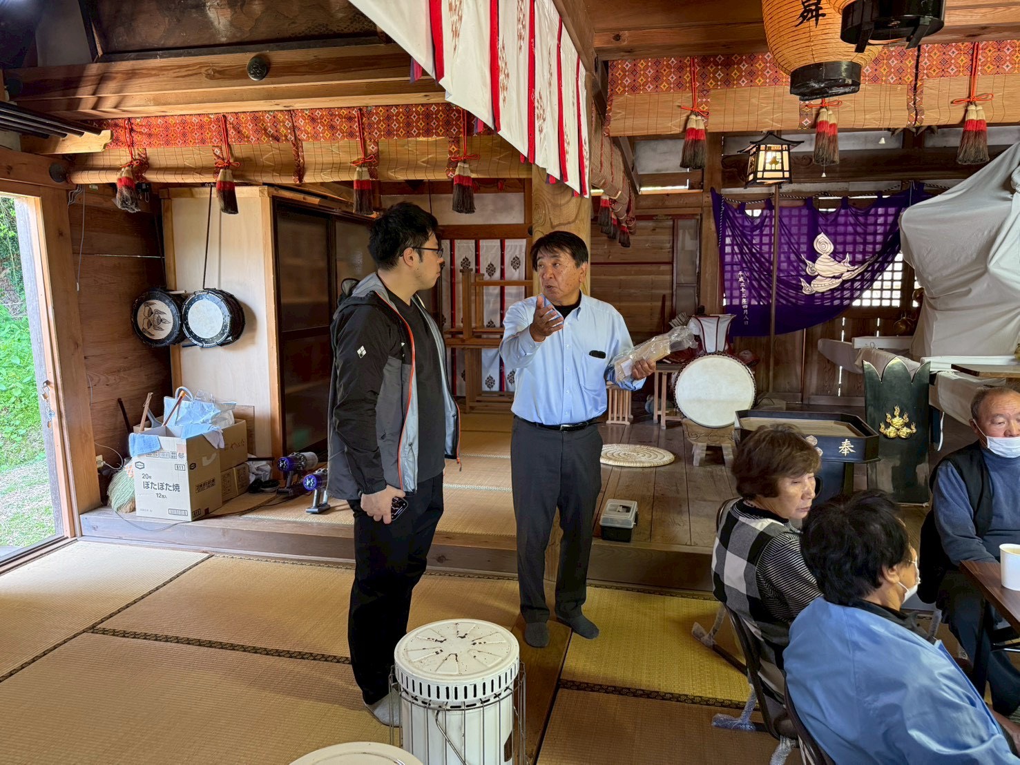 PBVスタッフと古谷さん（右）  ©PBV