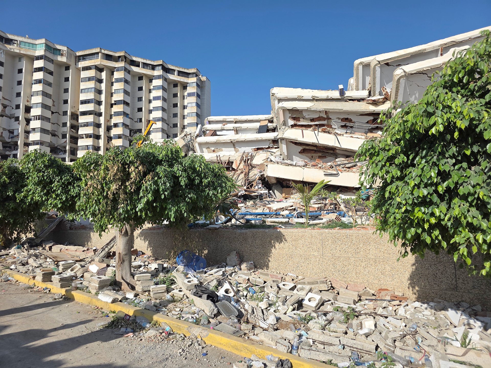 被災地の倒壊した建物1／La Guair／2026.07.02 ©Good Neighbors Mexico