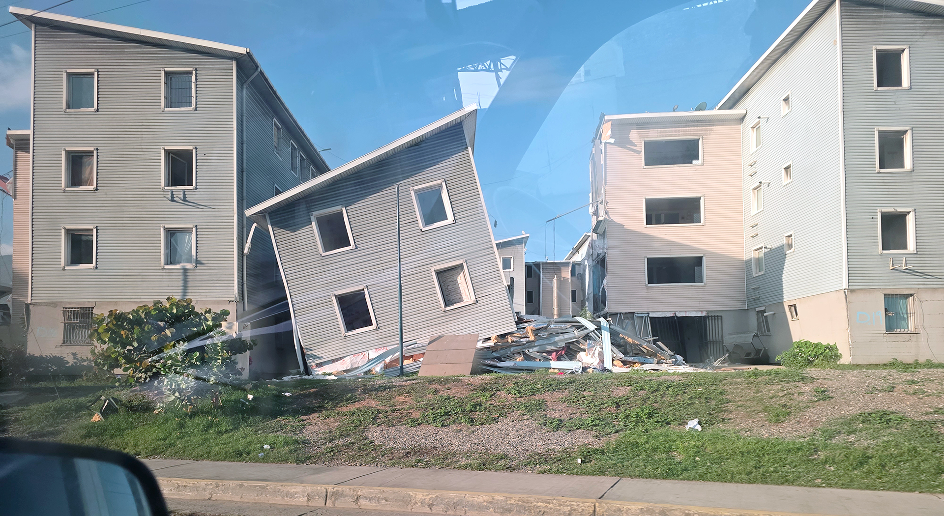 被災地の倒壊した建物2／La Guair／2026.07.02 ©Good Neighbors Mexico