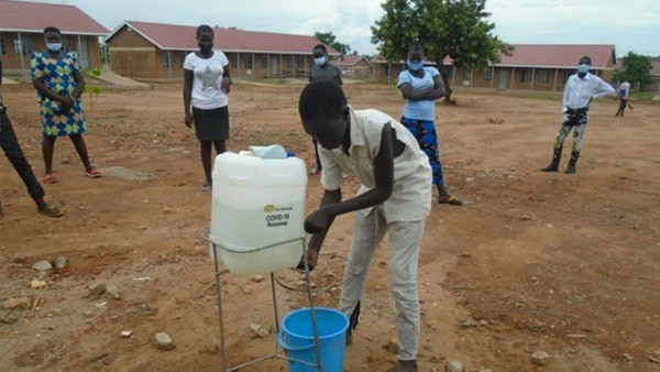 PWJ、ウガンダの難民居住地で衛生啓発トレーニング