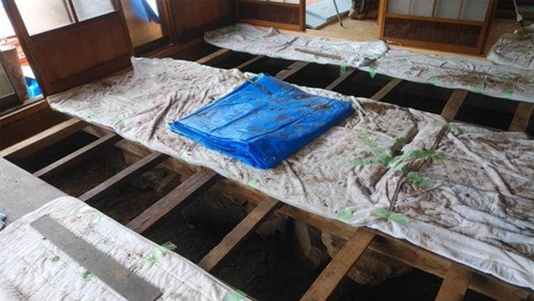 Vネットによる「令和2年7月豪雨」の高山市朝日町での被災家屋の床下作業