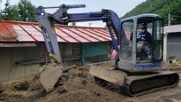 Vネットによる「令和2年7月豪雨」の支援事業　～高山市内での泥の除去作業