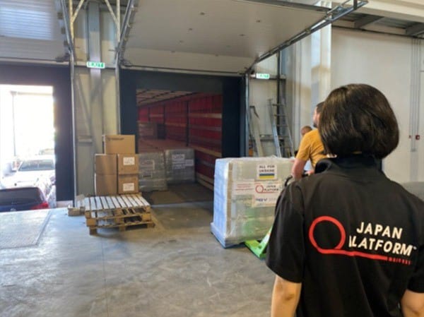 ルーマニアからウクライナの病院へ医薬品を運搬