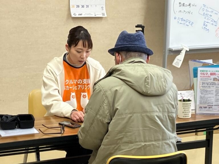 生活が早く再建されるよう、被災した方々に車を無償貸与