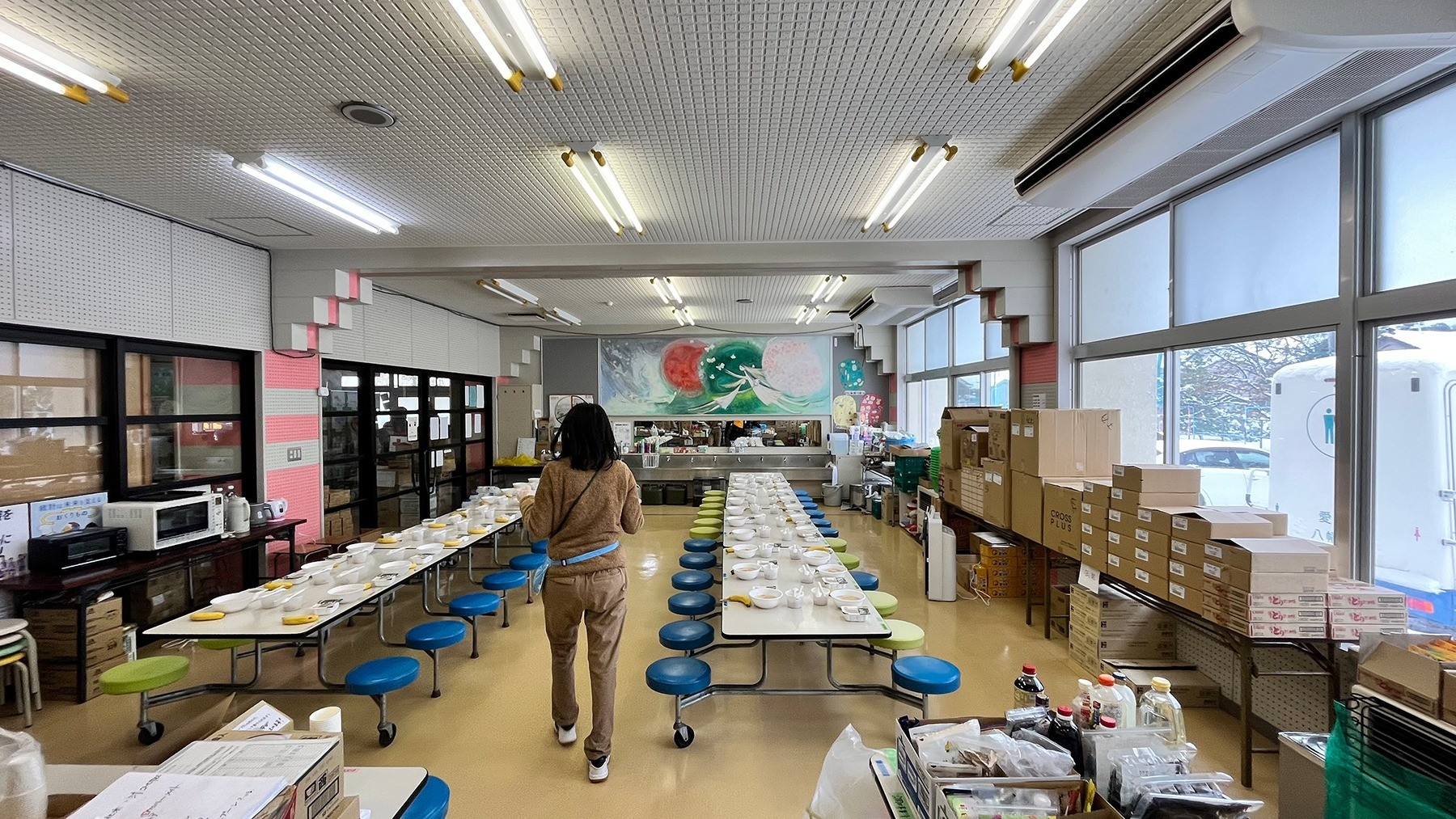 炊き出しで、小学校の給食も応援