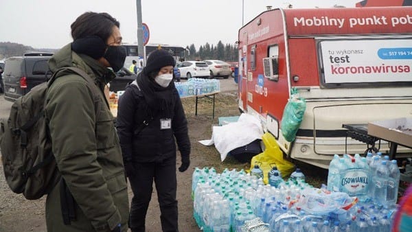 周辺国への難民の流出が続いています