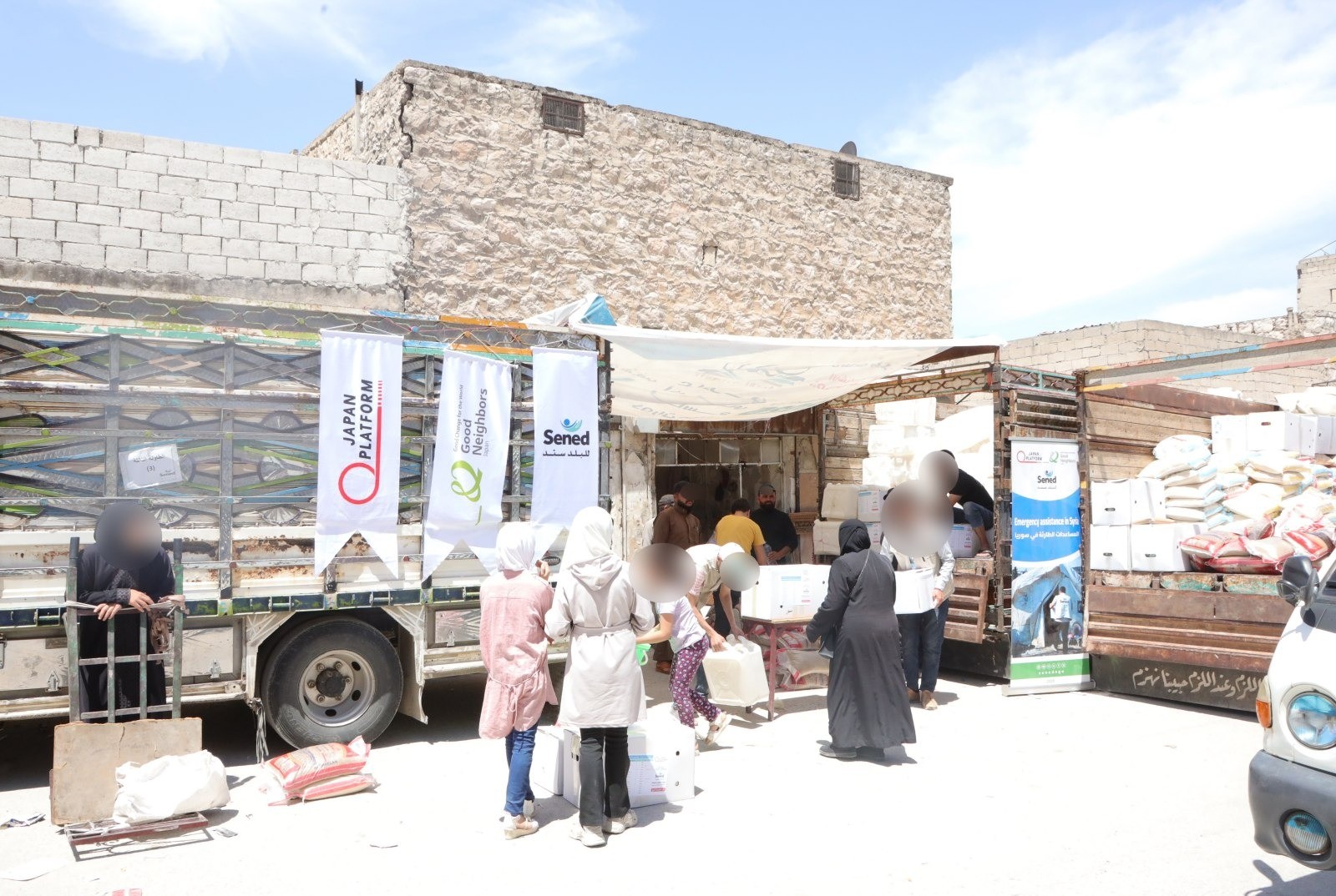 政権崩壊後のシリアで食料・物資を配付「支援物資を見て、子どもたちは満面の笑みを浮かべました」