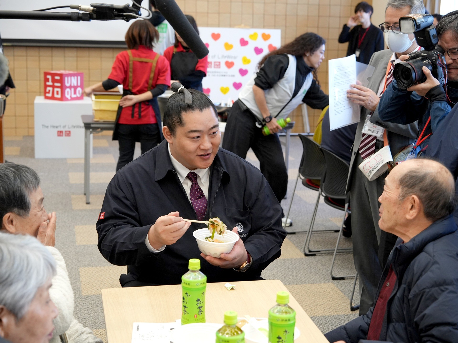 ユニクロ、2年連続でジャパン・プラットフォームを通じて、 能登半島の地震・豪雨で被災された方々にヒートテックを寄贈