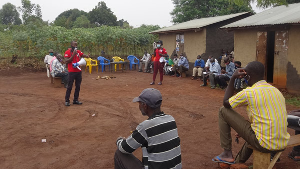 感染予防啓発セッション（ウガンダのコンゴ民主共和国難民居住地）©AAR