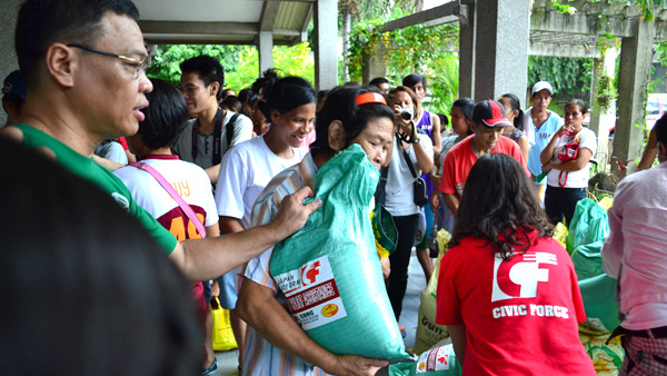 フィリピン・ルソン島水害被災者支援2013