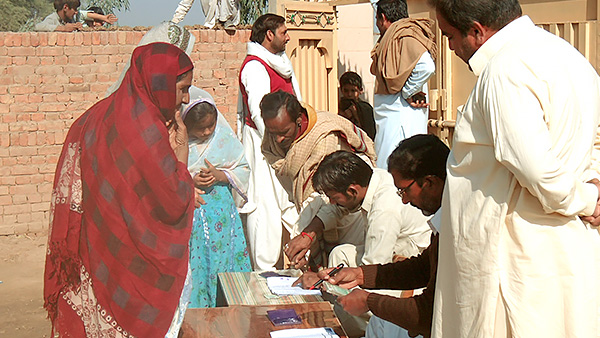 パキスタン水害被災者支援2014