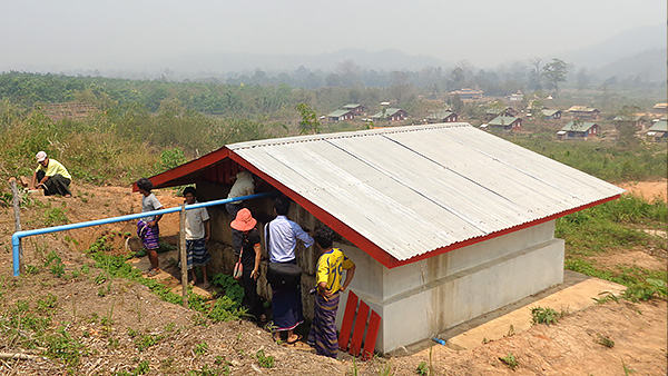 Myaing Tharyar村に建設した重力による給水システム ©JPF