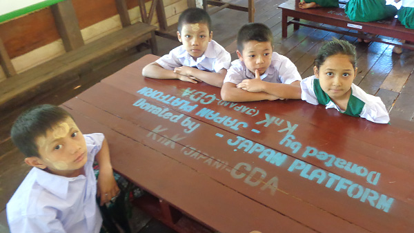 小学校教育のための材料と学校施設 ©JPF