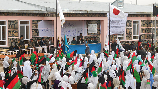 アフガニスタン全土34州の中でも学校数が少ないバーミヤン州。新しい校舎の開校式は、特別な日となる。 ©ADRA
