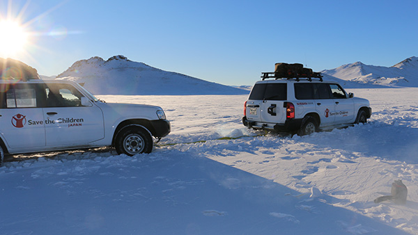 モンゴル全土を襲ったゾド（寒雪害）事業地への道のりも雪で閉ざされる©SCJ