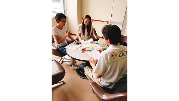 42. JOICFP staff who listens closely to mothers' stories for future support / Yoshida town, Uwajima, Ehime, 29th July ©JOICFP