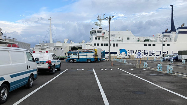 01. JPF initial emergency survey team heads to Hokkaido by car ferry Oma, Aomori Sep. 7 ©JPF