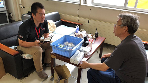 06. Members of the JPF initial emergency survey team gathers information on the situation and needs at Kounan Hall, Yoshino District, Atsuma Sep. 7 ©JPF
