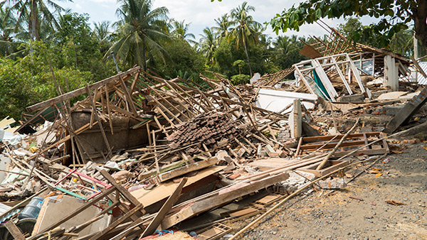 7. 震災直後の被災地 ©PWJ