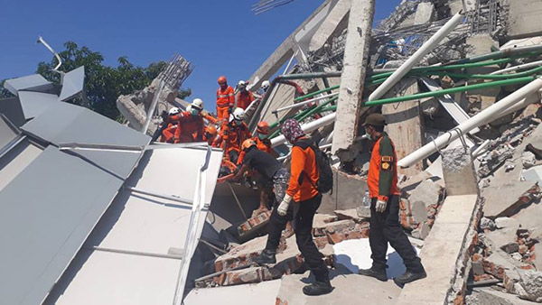 PWJ's  local partner organization ACT investigates the affected sites ©PWJ