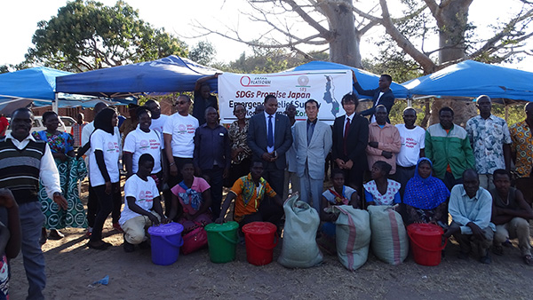 T/A MwamboのGVH Kwindimbuleでの食糧・支援物資の配布の様子 ©SPJ