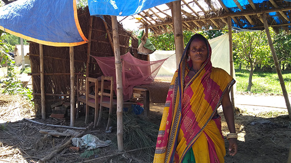 被災したガウル自治体9区Pipara Bhagwanpur村の女性の自宅 ©PWJ/ISAP