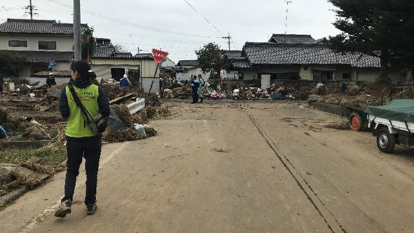 JPF staff assessing damages in Saku city ©JPF