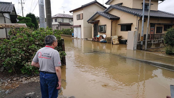Flooding in the town of Fujii, Mito, Ibaraki Prefecture ©JPF