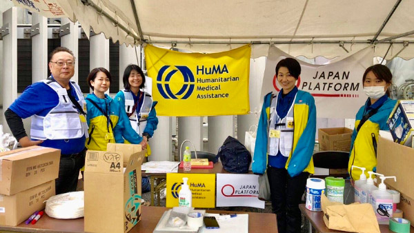 Setting up a medical aid station  to support volunteers' health #2 ©HuMA