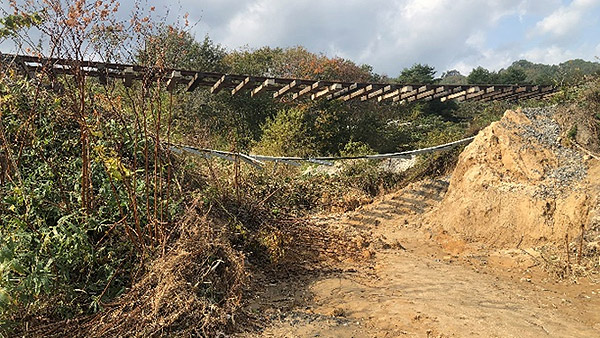 Sanriku Railway tracks hanging in mid-air after landslide ©JPF