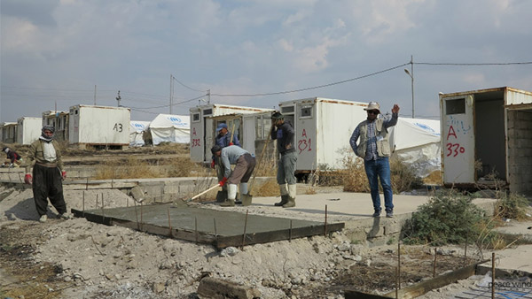 バルダラシュ難民キャンプでのテント設営（※JPF助成事業ではありません）©PWJ