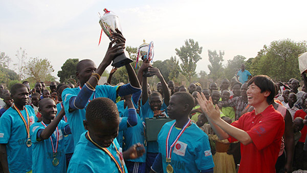 A parasports event held in the refugee settlement for South Sudanese refugees in northern Uganda ©AAR
