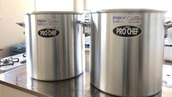 提供された調理器具 ©PBV