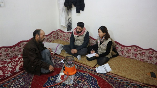 シリア難民への聞き取り調査 ©NICCO