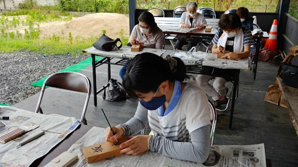 表札を手作りする企画を実施 ©PWJ